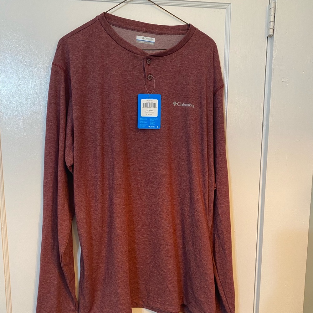 Man’s columbia Omni wick shirt